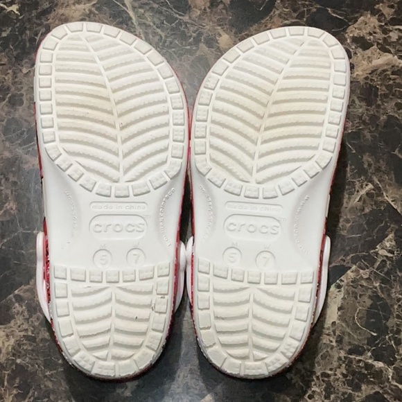 Hello Kitty Red Clogs - Picture 3 of 6